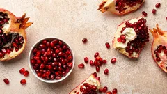 Granatäpplekärnor: kan man äta dem och hur man undviker magbesvär